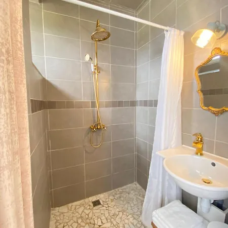 Le Cachot De St Cricq