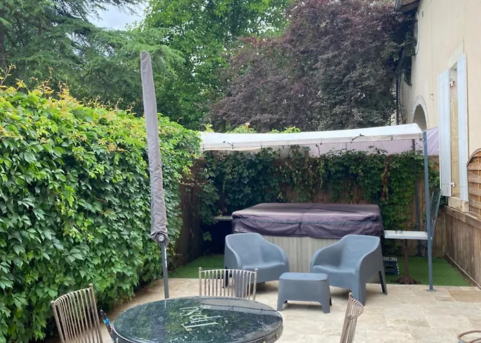 Le Cachot De St Cricq *