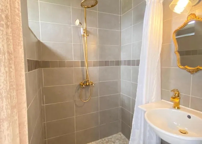 Le Cachot De St Cricq